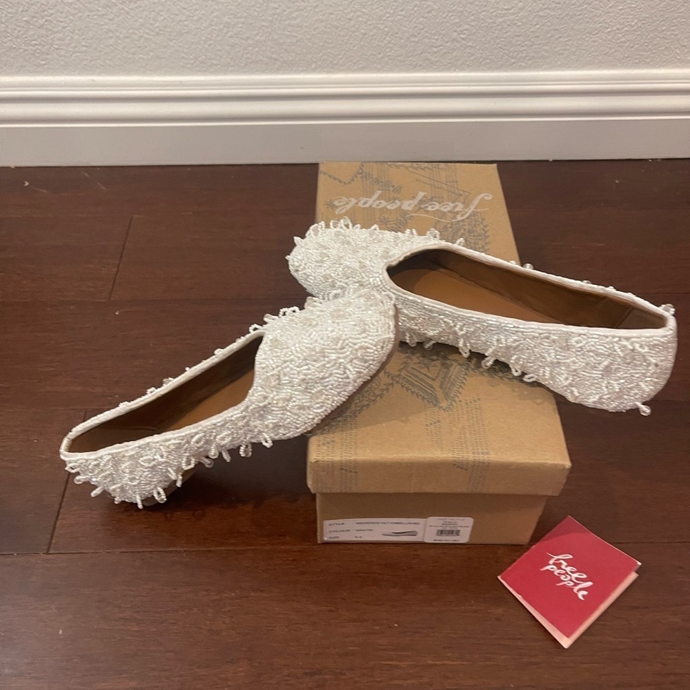 nwt nwb Free People White beaded weekends out embellished Flats - Picture 2 of 10